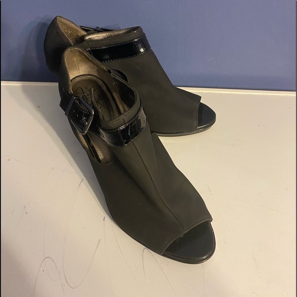 Lifestride soft system vixen heel, Black, Sz 8 Open Toe Women Sandals. - Picture 1 of 6